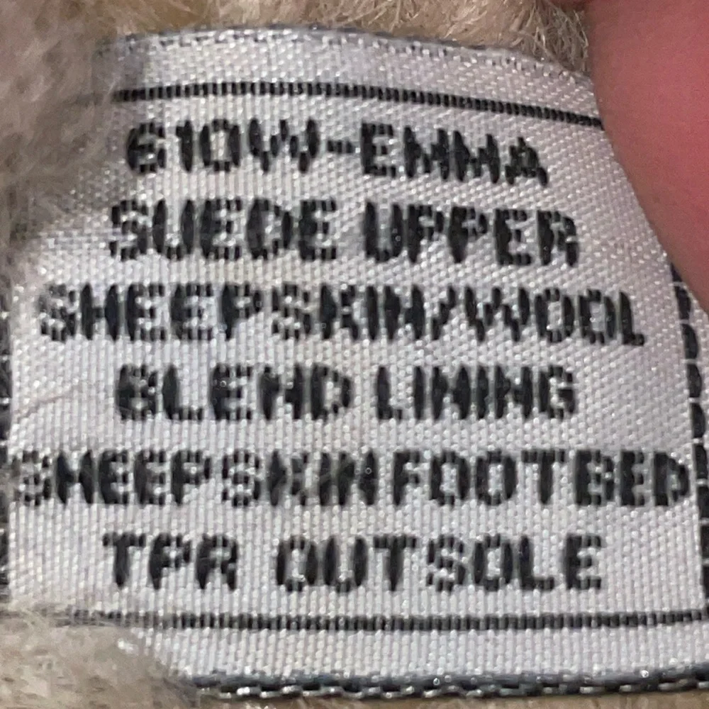 BearPaw Emma Low Sheepskin/Wool‎ Lined Suede boots.  Size 7
